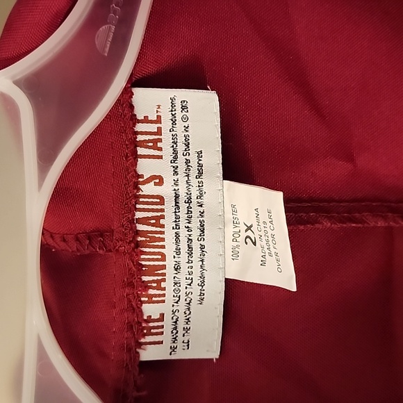 Handmaid's Tale Robe - Picture 2 of 3